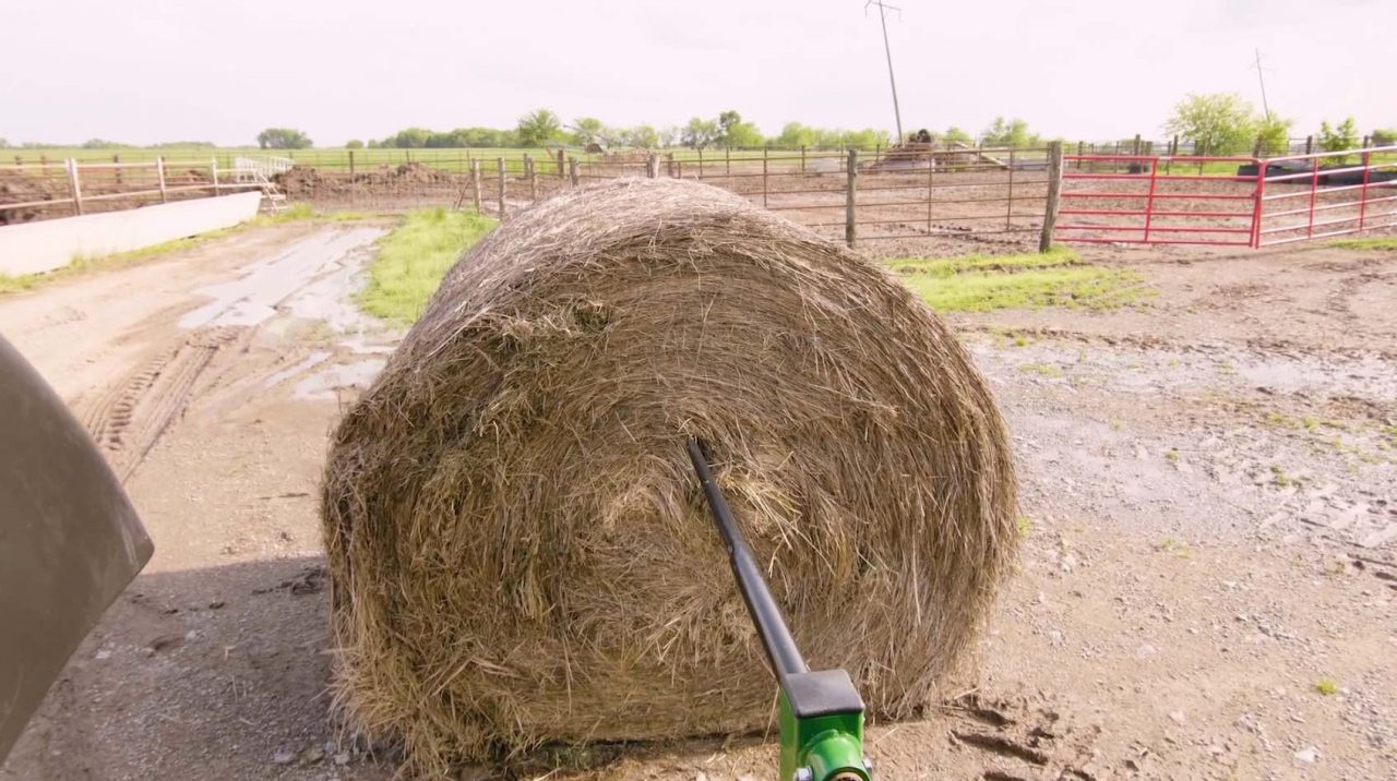 Building a Quick Attach Hay Spear for the Tractor. Moving Round